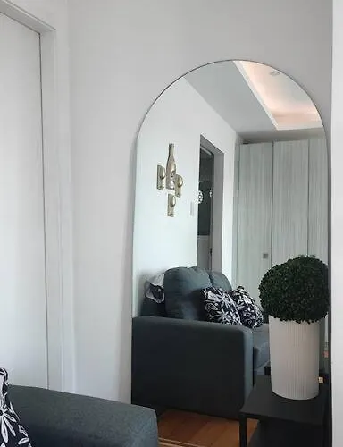 Aveline Luna,1br, Rockwell Side Apartment *