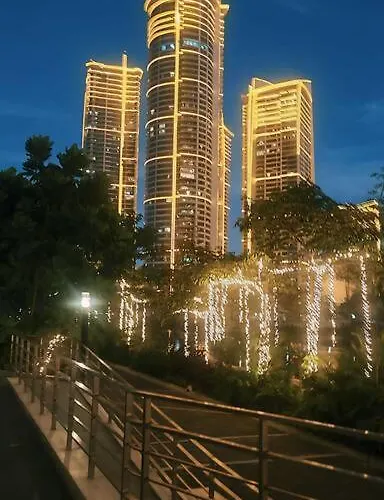 Aveline Luna,1br, Rockwell Side Apartment