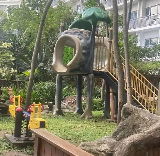 Aveline Luna,1br, Rockwell Side * Manila