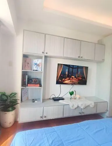 Aveline Luna,1br, Rockwell Side