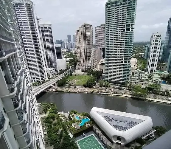 Aveline Luna,1br, Rockwell Side Manila