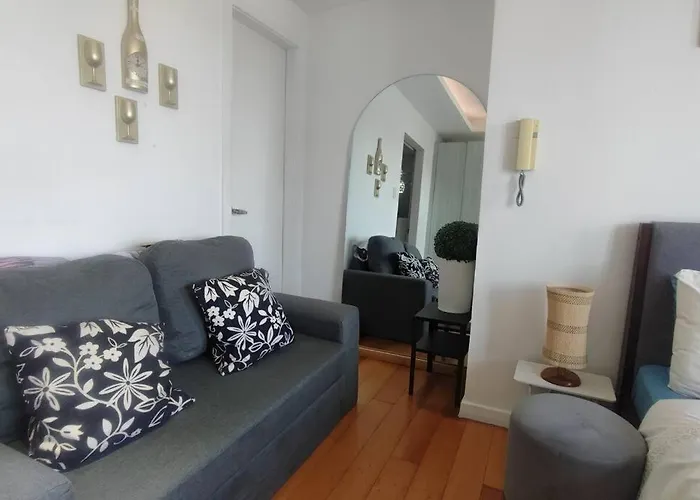 Aveline Luna,1br, Rockwell Side Apartment *