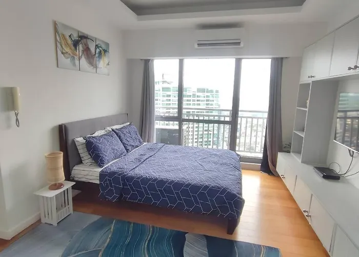 Aveline Luna,1br, Rockwell Side * Manila