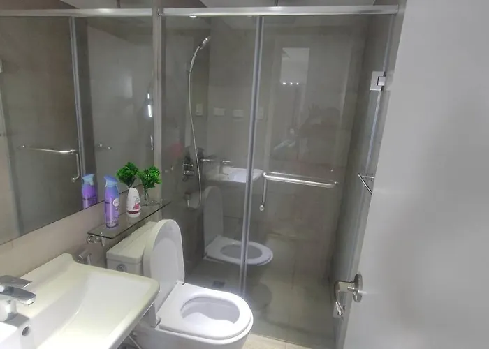 Aveline Luna,1br, Rockwell Side Manila