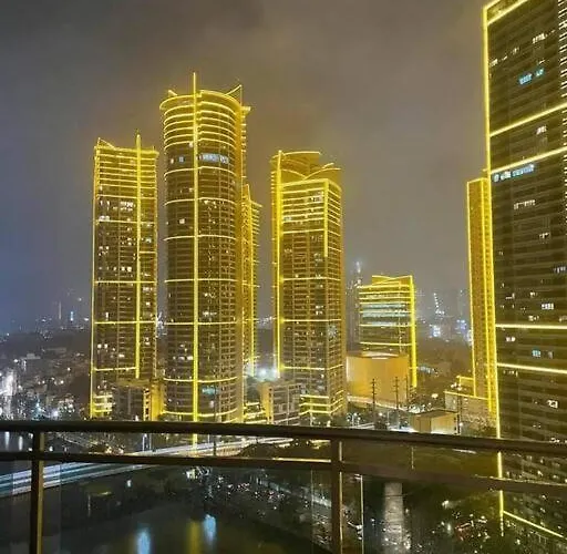 Aveline Luna,1br, Rockwell Side * Manila