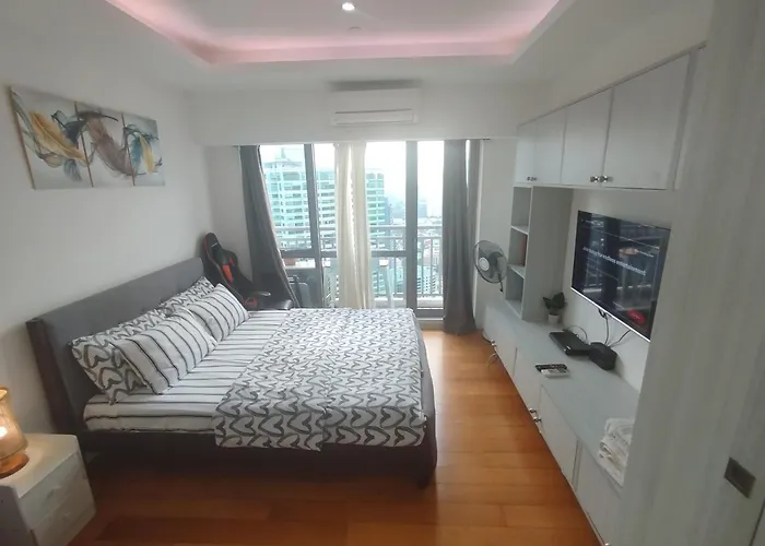 Aveline Luna,1br, Rockwell Side Manila